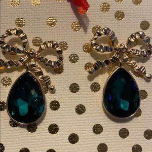 Kohl’s ribbon earrings with green stone